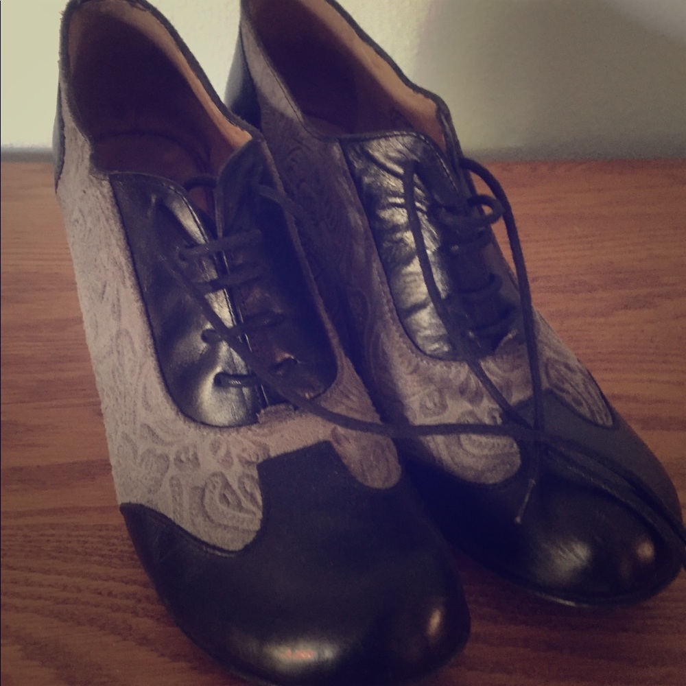 Black and Grey Baroque Shootie